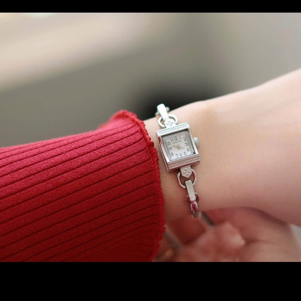 Hamilton American H812710 Women’s Watch
[Very Good Condition] Swiss-Made - Picture 6 of 10